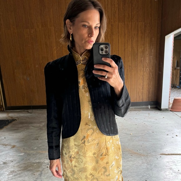 perfect 60's-70s quilted vintage jacket to make any day feel special. Size small - Picture 4 of 5